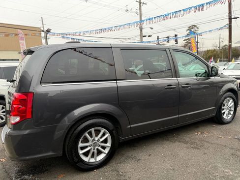 Used 2019 Dodge Grand Caravan SXT image 7
