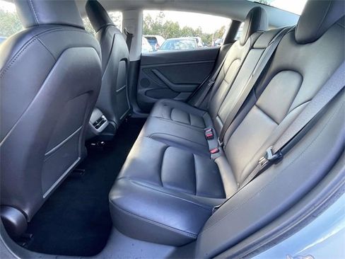 Used 2023 Tesla Model 3 Standard Range image 9