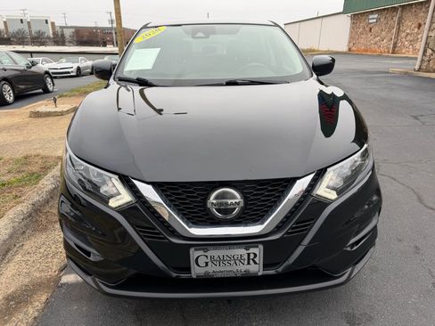 Used 2020 Nissan Rogue Sport S image 2