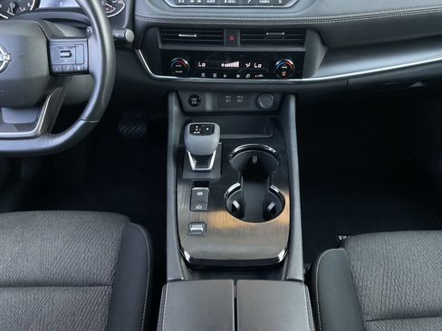 Used 2025 Nissan Rogue SV FWD image 13