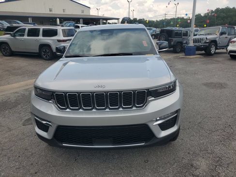 Used 2025 Jeep Grand Cherokee Limited AWD/4WD image 3
