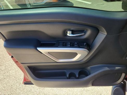 Used 2019 Nissan Titan SV w/ SV Convenience Package AWD/4WD image 16