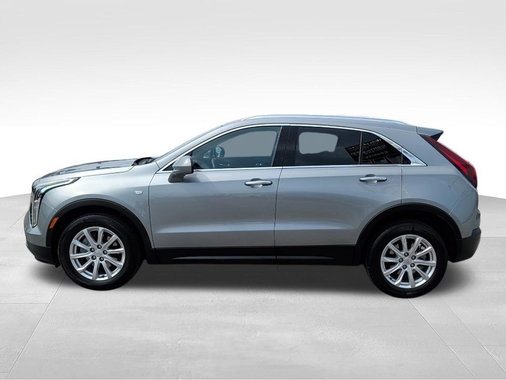 Used 2023 Cadillac XT4 Luxury w/ Cold Weather Package FWD image 8