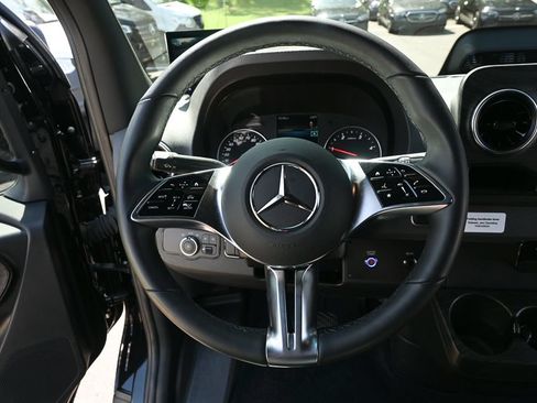 Used 2025 Mercedes-Benz Sprinter 3500 image 2