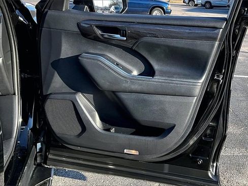 Used 2021 Toyota Highlander Limited image 29