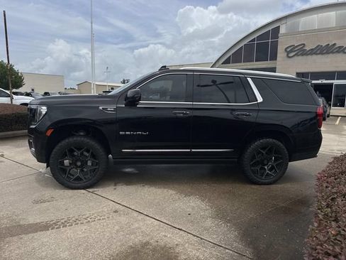 Used 2024 GMC Yukon Denali Ultimate w/ LPO, Floor Liner Package AWD/4WD image 8