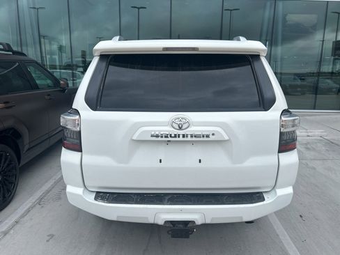 Used 2015 Toyota 4Runner SR5 AWD/4WD image 7
