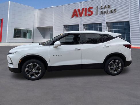Used 2023 Chevrolet Blazer LT image 2