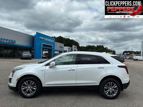 Used 2021 Cadillac XT5 Premium Luxury FWD image 3