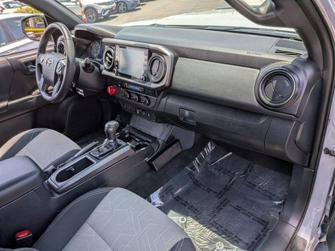 Used 2020 Toyota Tacoma TRD Sport w/ Technology Package RWD image 18