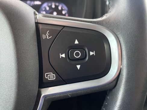 Used 2021 Volvo XC60 T6 Momentum image 23