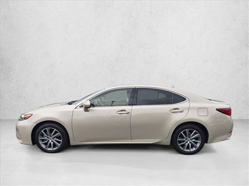 Used 2018 Lexus ES 300h w/ Navigation Package FWD image 9