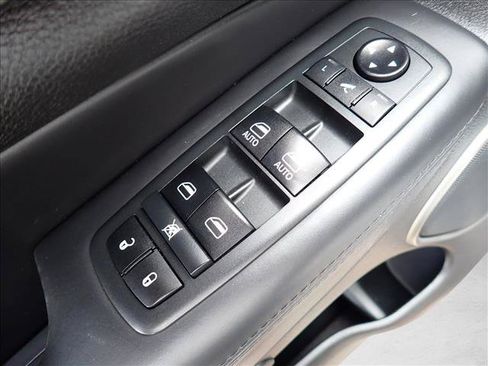 Used 2020 Jeep Grand Cherokee High Altitude AWD/4WD image 17