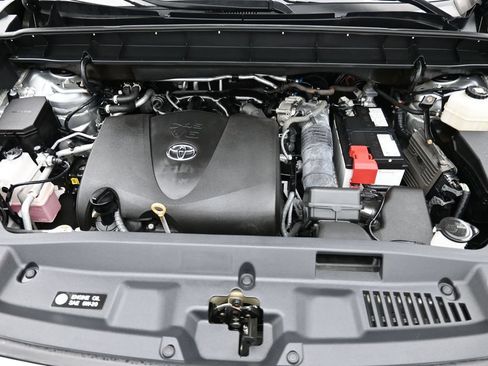 Used 2022 Toyota Highlander L AWD/4WD image 17
