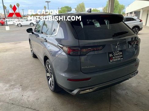 New 2026 Mitsubishi Outlander SE image 5