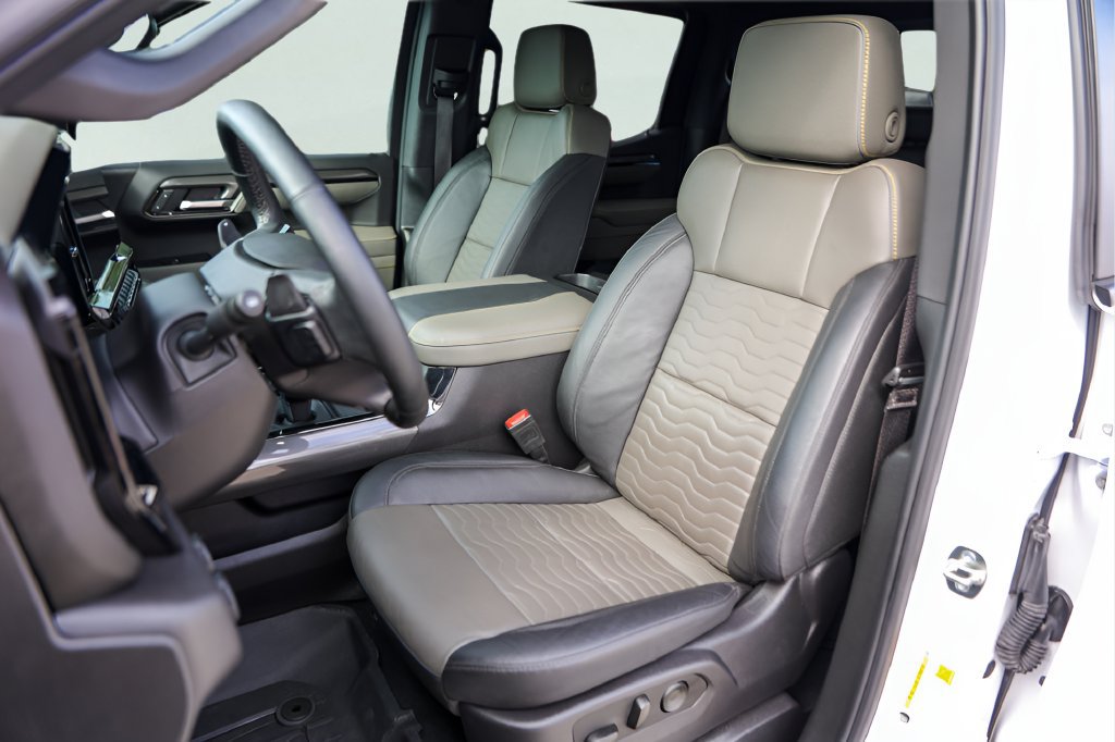 Used 2025 Chevrolet Silverado 1500 ZR2 AWD/4WD image 9