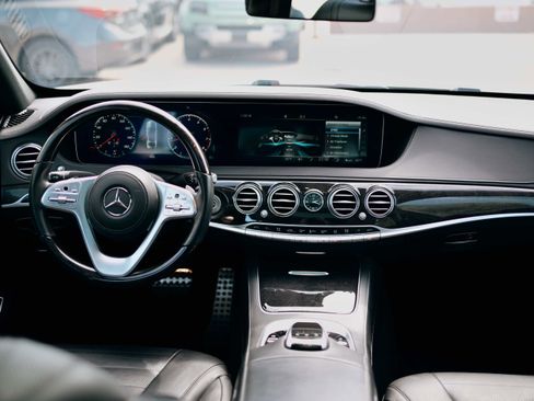 Used 2019 Mercedes-Benz S 560 Sedan w/ AMG Line Exterior image 12