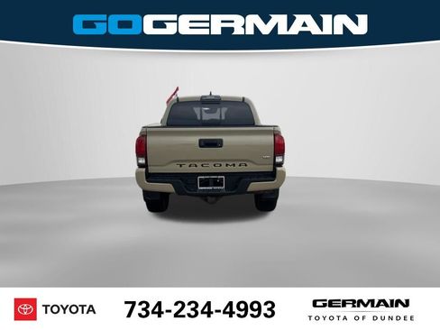 Used 2018 Toyota Tacoma TRD Sport AWD/4WD image 9