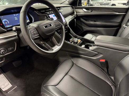 New 2025 Jeep Grand Cherokee Limited w/ Black Appearance Package image 19