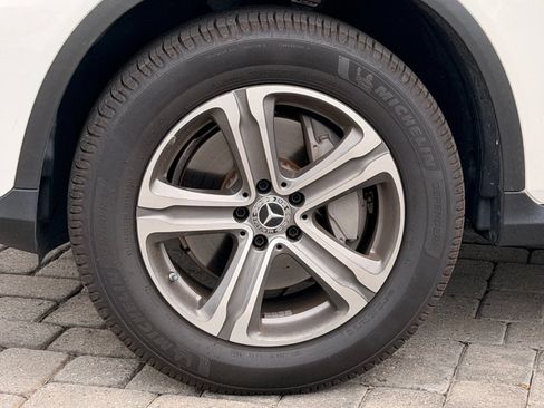 Used 2019 Mercedes-Benz GLC 300 4MATIC image 12