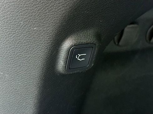 Used 2020 Jeep Cherokee Latitude Plus w/ Comfort/Convenience Group AWD/4WD image 31