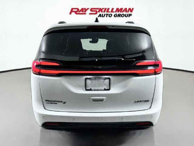 Used 2025 Chrysler Pacifica Limited FWD image 6