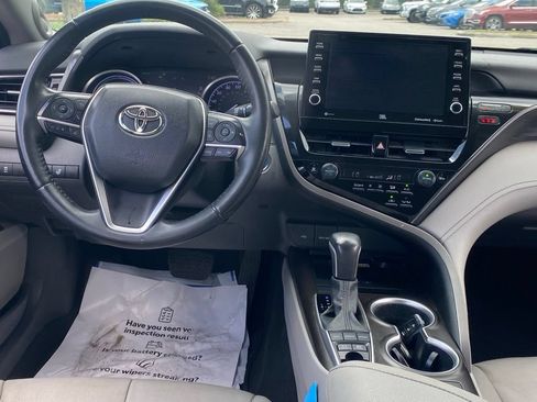 Used 2022 Toyota Camry XLE w/ Navigation Upgrade Package FWD image 9