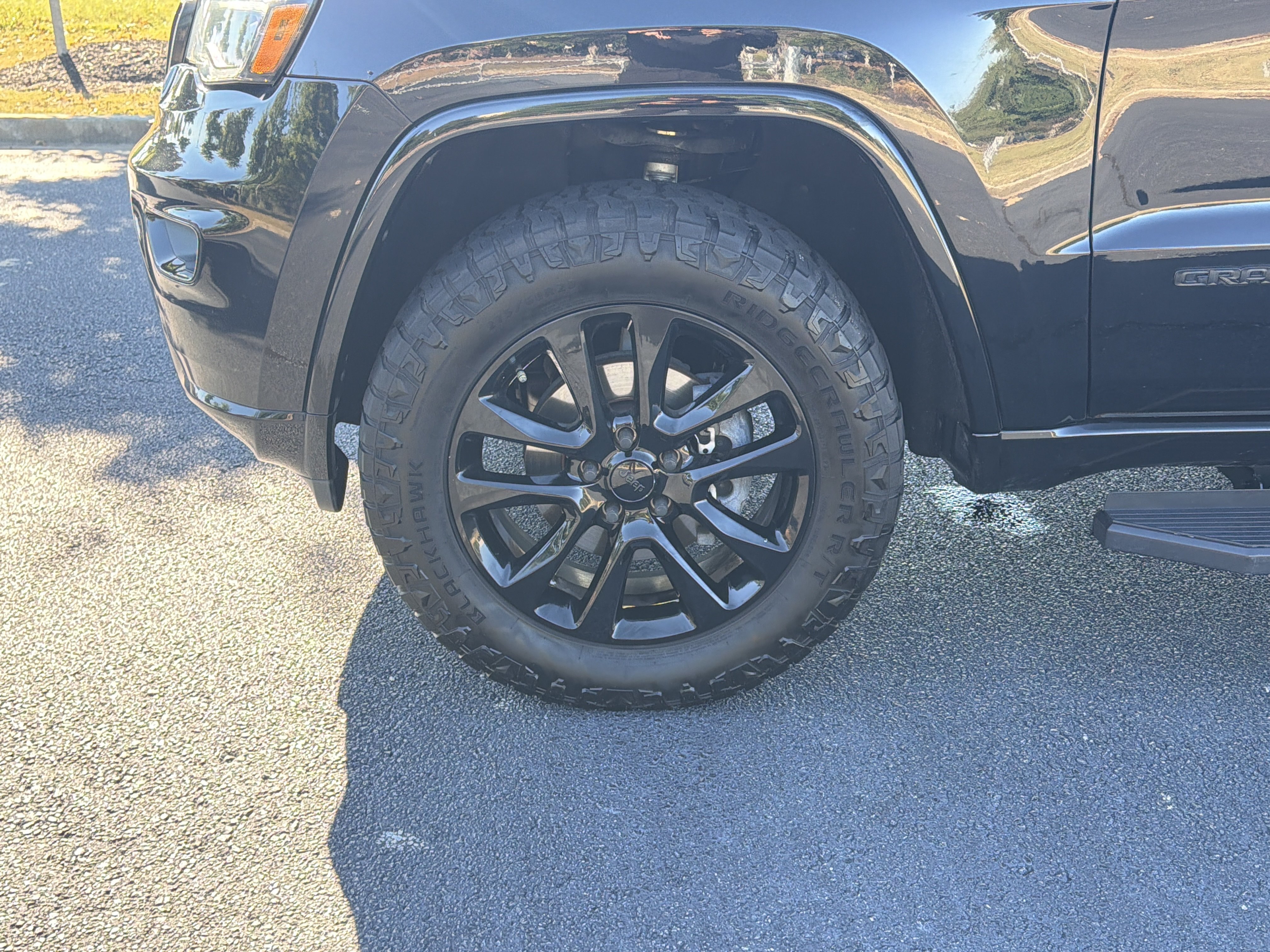 Used 2020 Jeep Grand Cherokee Altitude AWD/4WD image 32