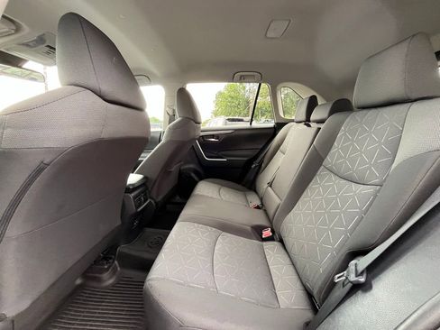 Used 2022 Toyota RAV4 XLE AWD/4WD image 22