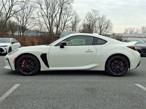 New 2025 Toyota GR86 Premium image 8