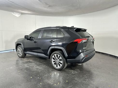 Used 2022 Toyota RAV4 XLE Premium image 6
