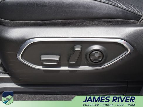 Used 2024 Jeep Wagoneer Series II w/ Flexible Seating Group AWD/4WD image 25
