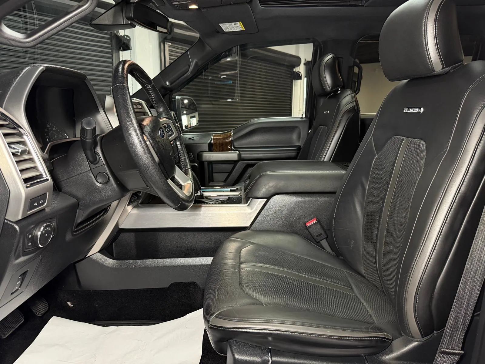 Used 2015 Ford F150 Platinum w/ Equipment Group 701A Luxury AWD/4WD image 28