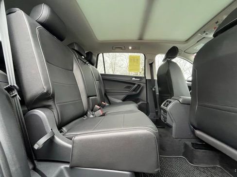 Certified 2021 Volkswagen Tiguan SE w/ Panoramic Sunroof Package image 21
