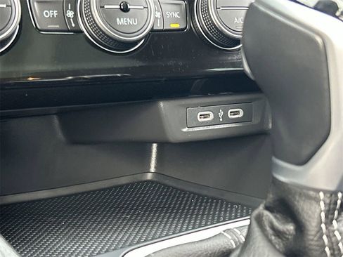 Certified 2024 Volkswagen Jetta SE w/ Panoramic Sunroof Package image 26