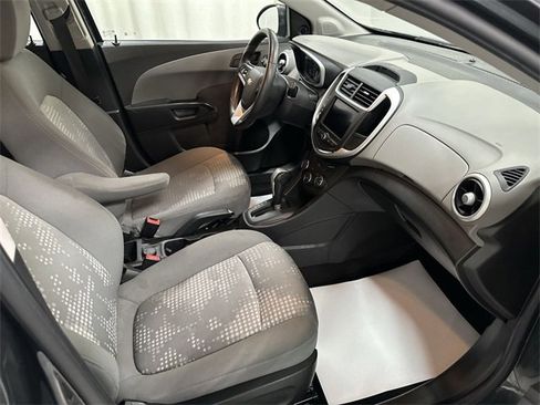 Used 2020 Chevrolet Sonic LT image 18
