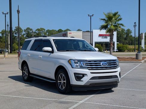 Used 2018 Ford Expedition XLT w/ Equipment Group 202A RWD image 9