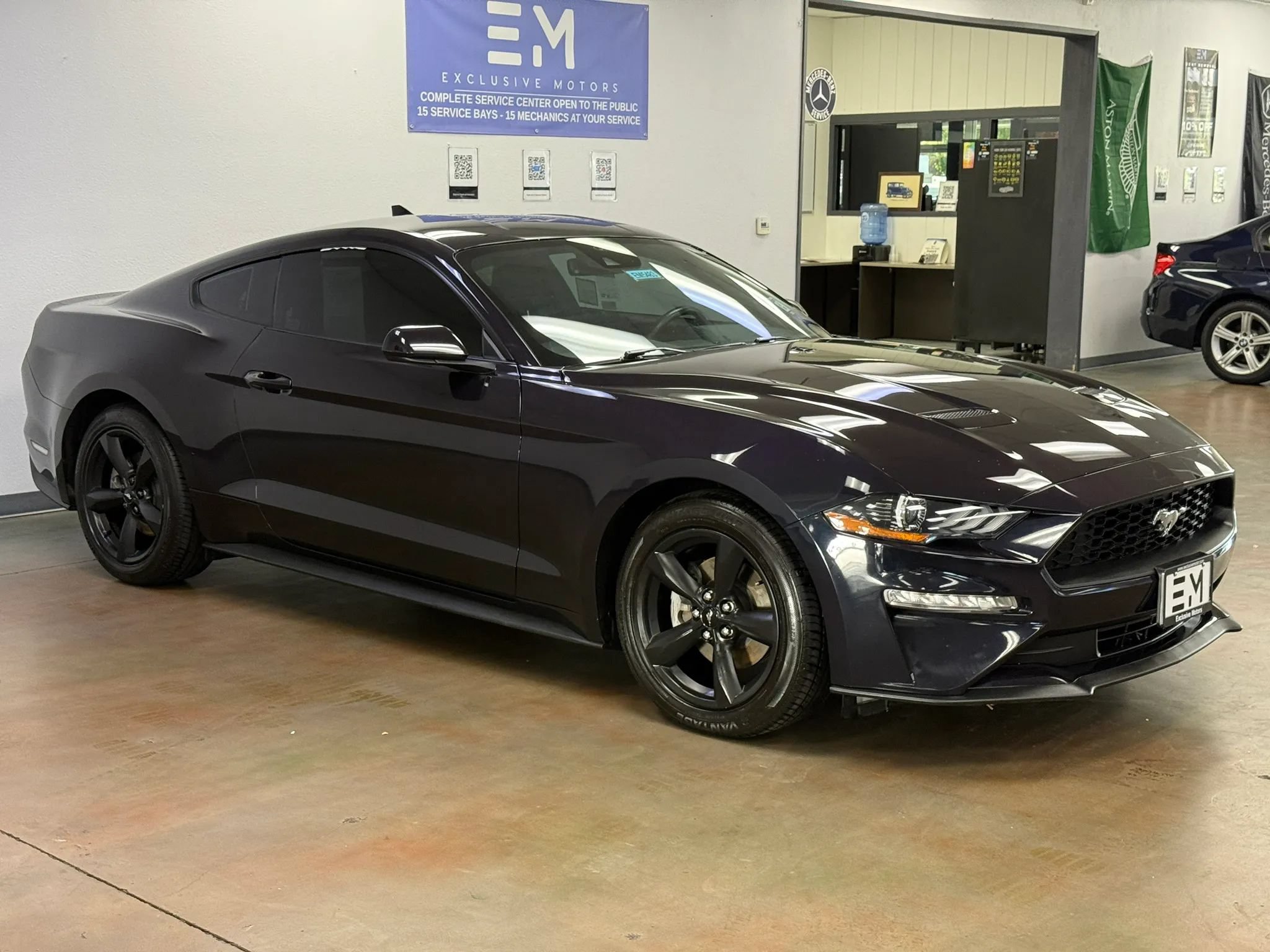 Used 2022 Ford Mustang Coupe RWD image 2