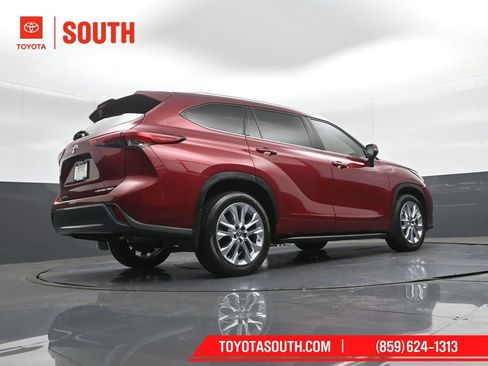 Used 2023 Toyota Highlander Limited AWD/4WD image 44