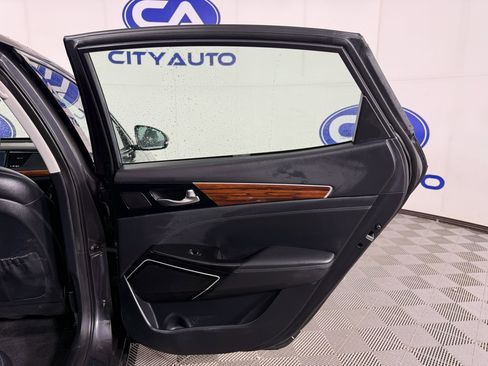 Used 2018 Kia Cadenza Technology image 13
