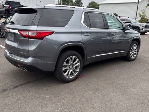 Used 2021 Chevrolet Traverse Premier FWD image 3