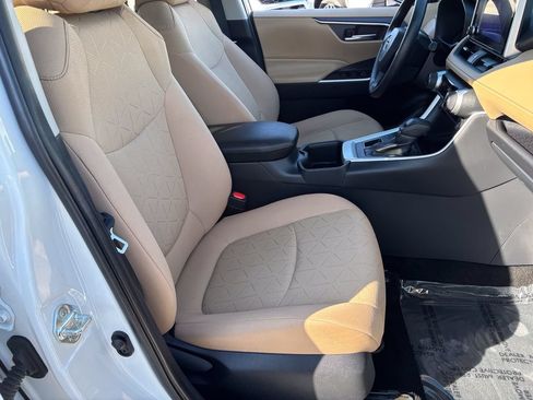 Used 2025 Toyota RAV4 XLE AWD/4WD image 36