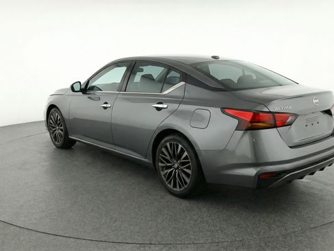 Used 2025 Nissan Altima 2.5 SV FWD image 6