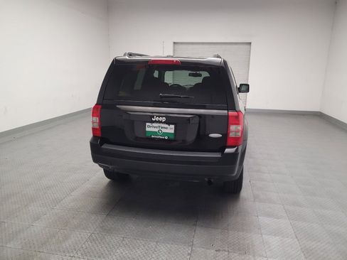 Used 2017 Jeep Patriot Latitude FWD image 7