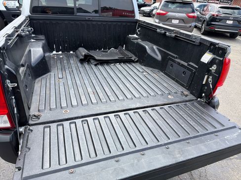 Used 2017 Toyota Tacoma SR5 w/ Tow Package AWD/4WD image 29