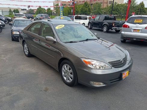 Used 2004 Toyota Camry XLE FWD image 4