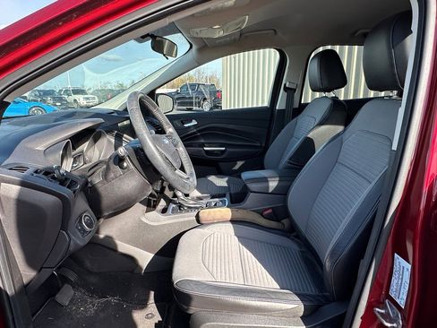 Used 2017 Ford Escape SE w/ Equipment Group 201A image 3