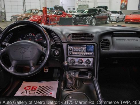 Used 2000 Chevrolet Corvette Coupe image 17