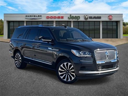 Used 2023 Lincoln Navigator L Reserve image 2