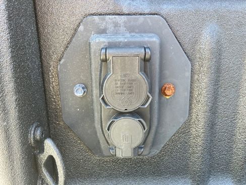 Used 2025 Ford F450 Platinum w/ FX4 Off-Road Package image 32